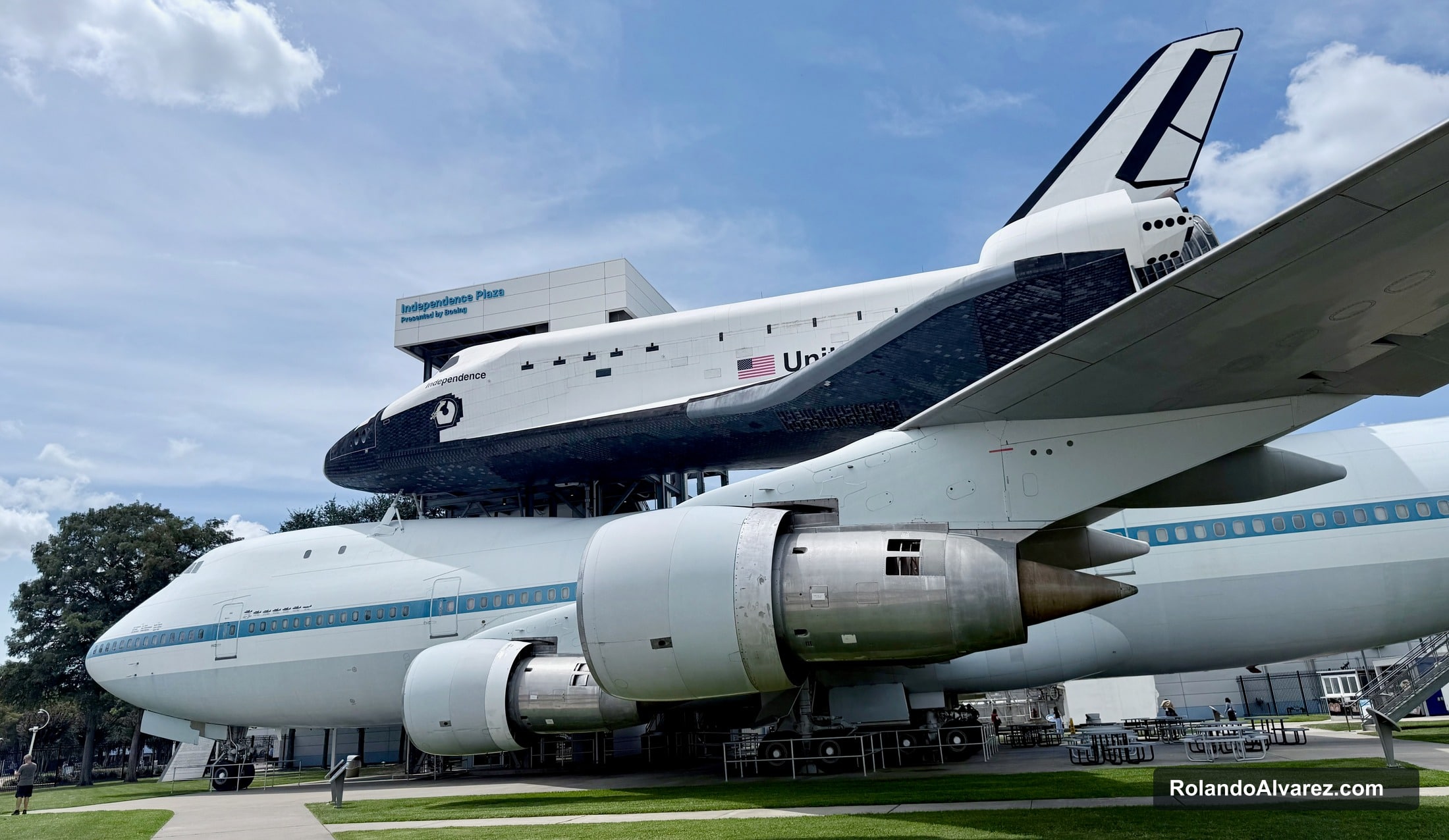Space Shuttle Independence mounted above the NASA 905 carrier aircraft